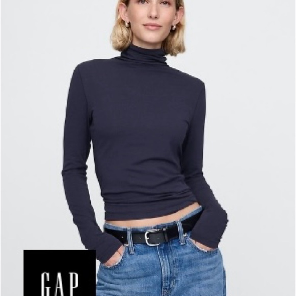 GAP Featherweight Turtleneck